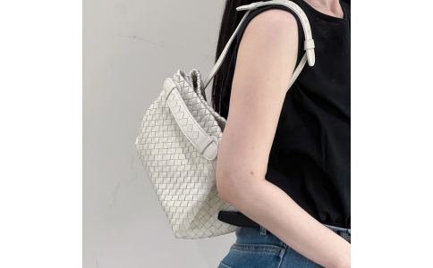 White color Shoulder and tote bags BV9035