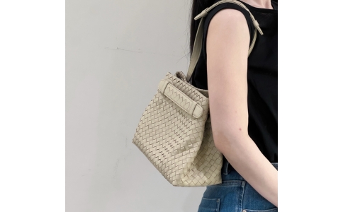 Beige Handbags Shoulder bags BV9035