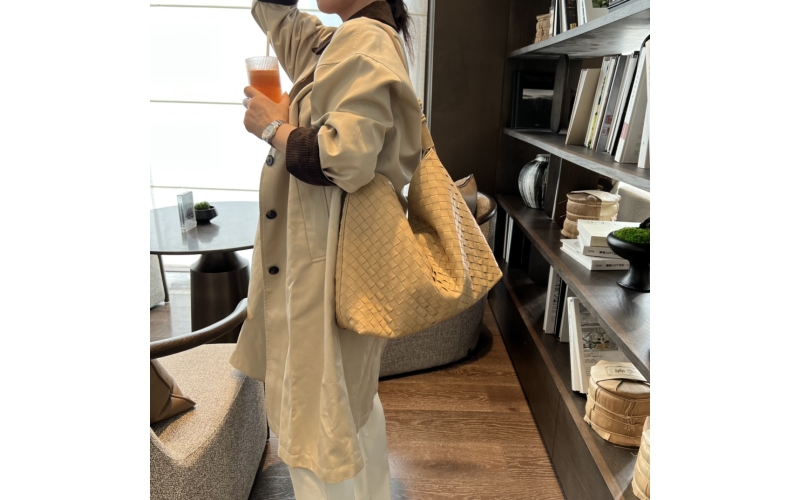 Woven tote bag